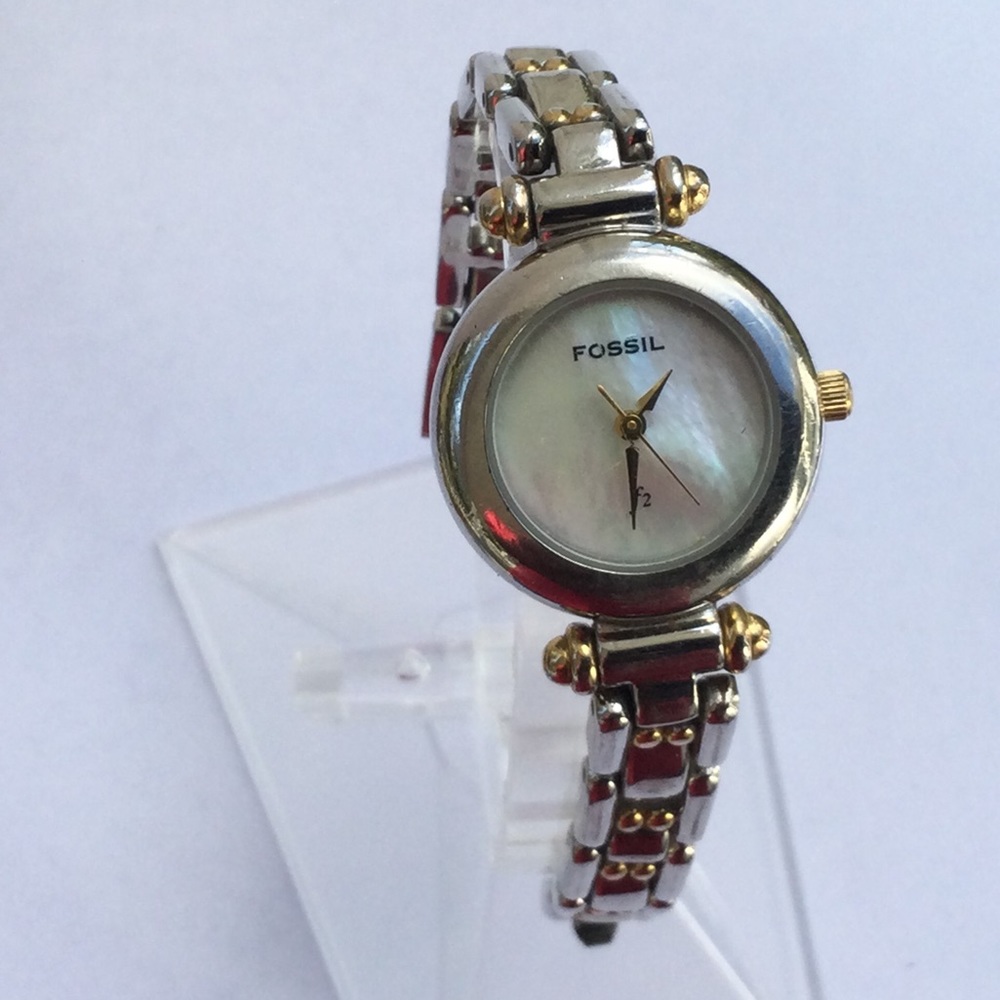 FEMALE F2 FOSSIL WATCH